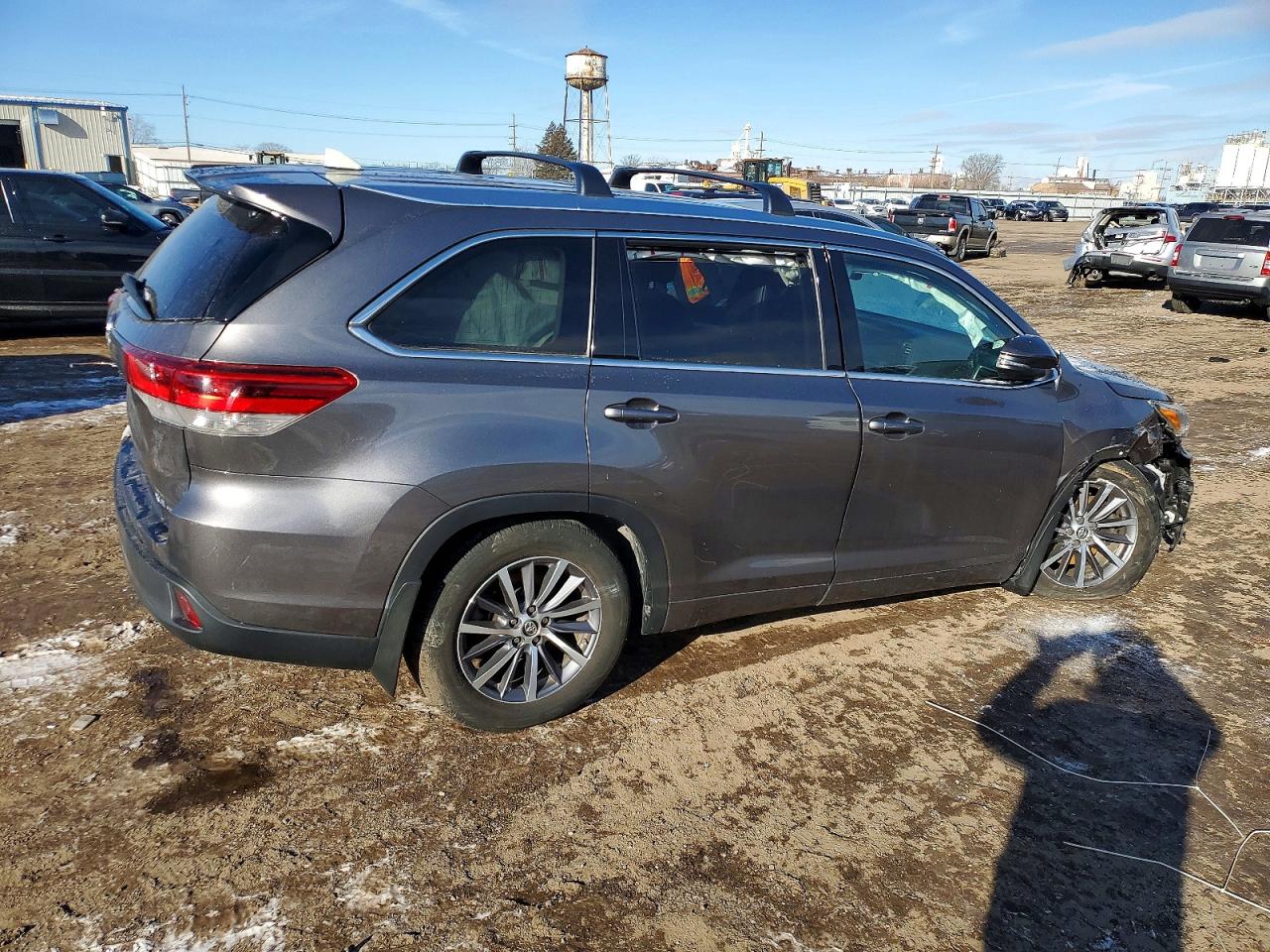 2018 TOYOTA HIGHLANDER SE photo 3