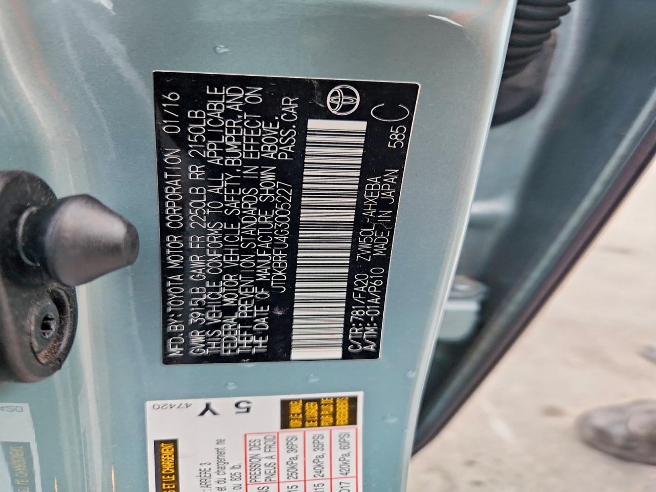2016 TOYOTA PRIUS photo 13