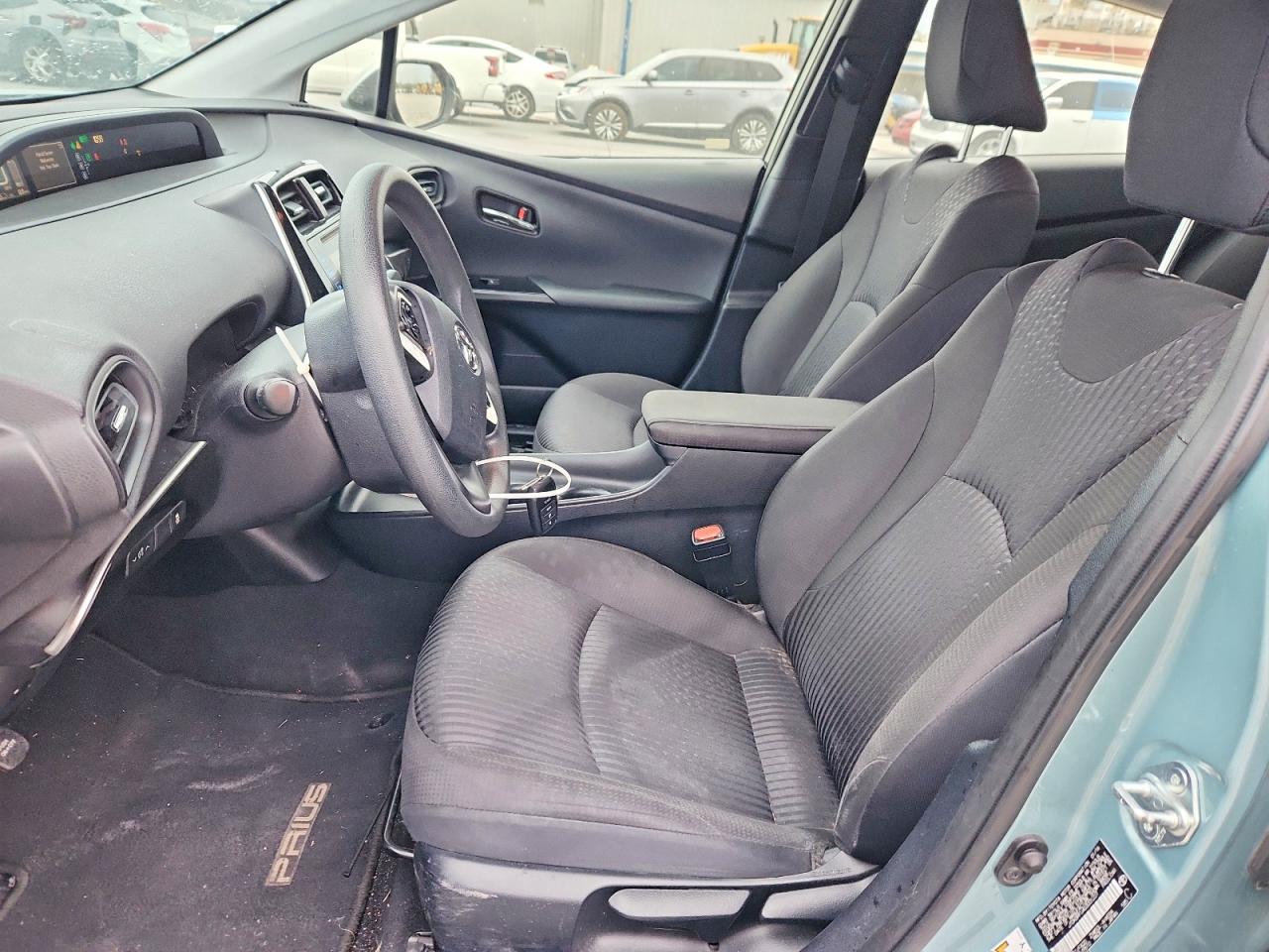 2016 TOYOTA PRIUS photo 7