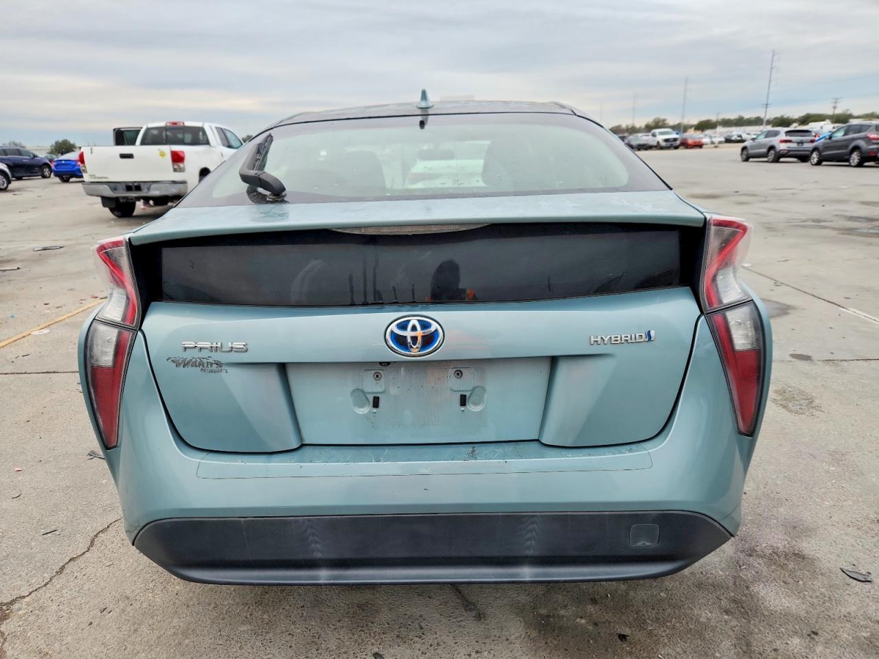 2016 TOYOTA PRIUS photo 6