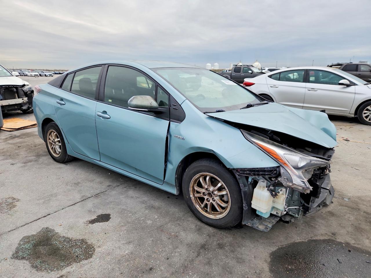 2016 TOYOTA PRIUS photo 4