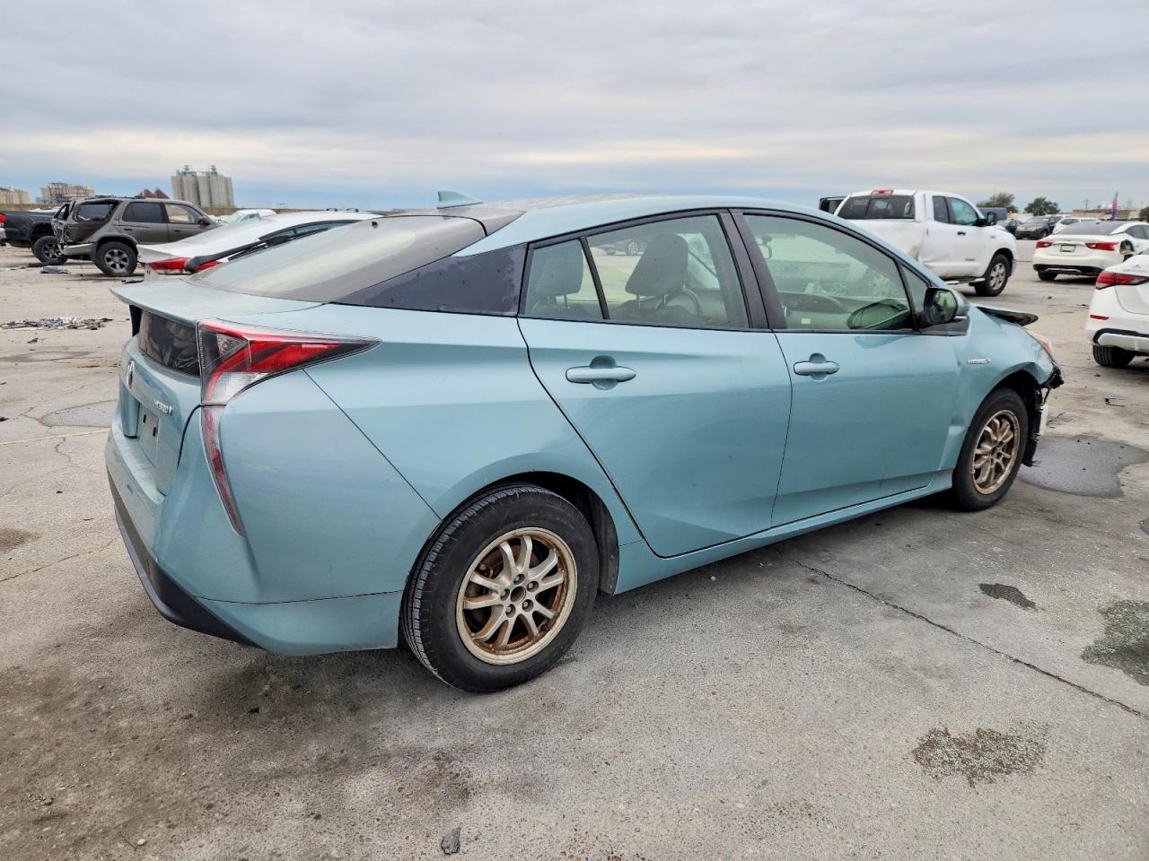 2016 TOYOTA PRIUS photo 3
