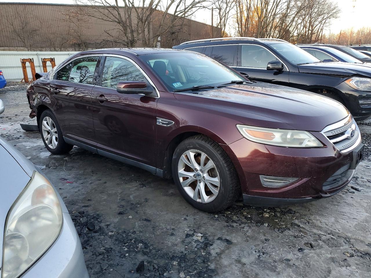 2011 FORD TAURUS SEL photo 4