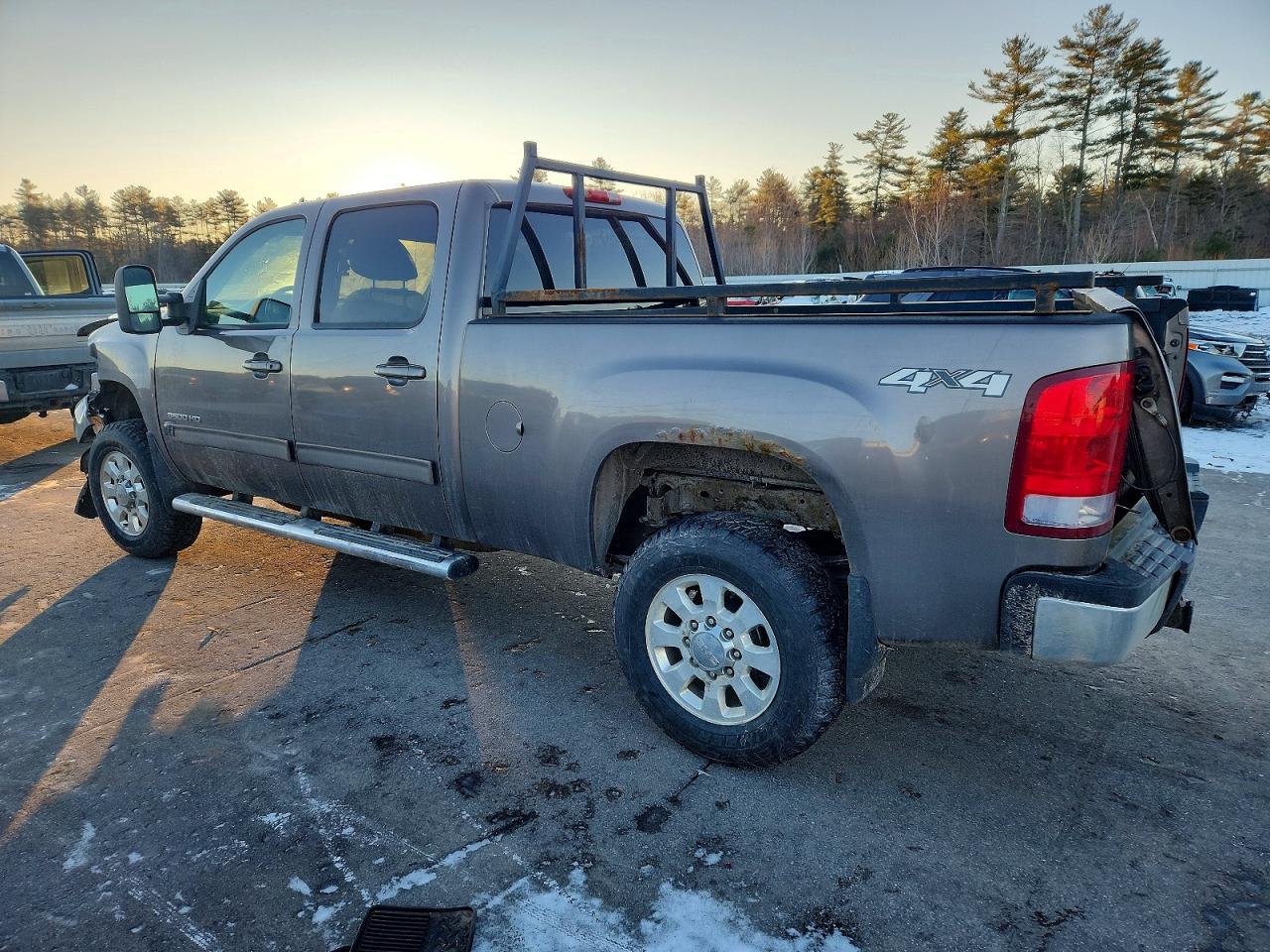 2012 GMC SIERRA K3500 SLT photo 2