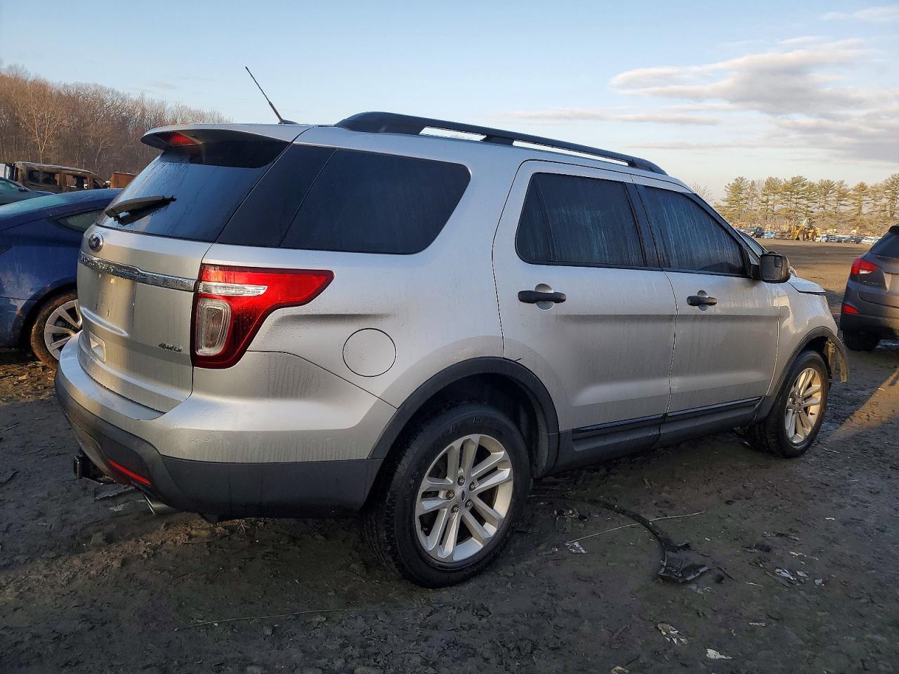 2015 FORD EXPLORER photo 3