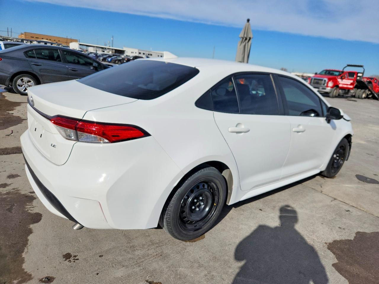 2022 TOYOTA COROLLA LE photo 3