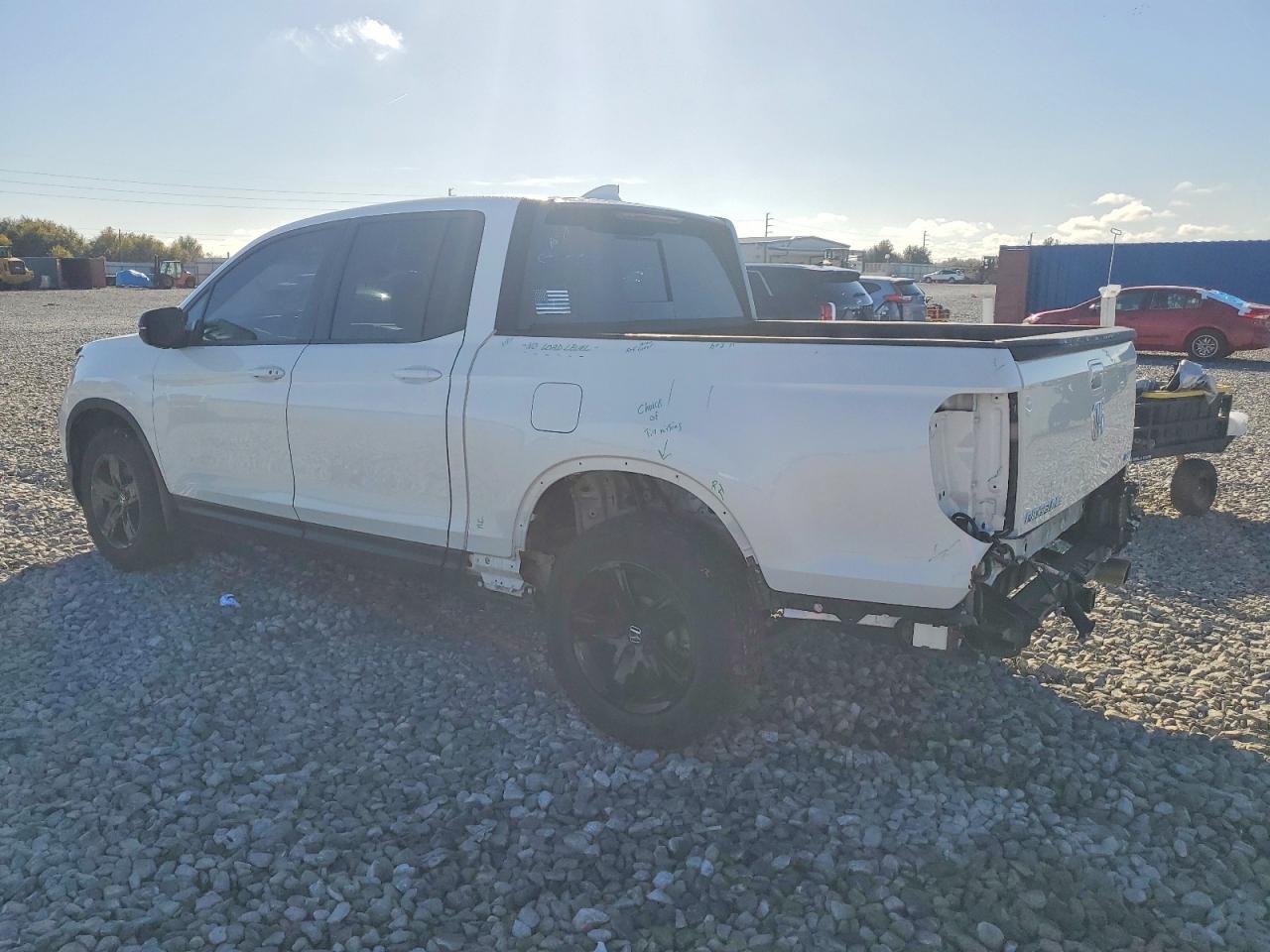 2022 HONDA RIDGELINE BLACK EDITION photo 2