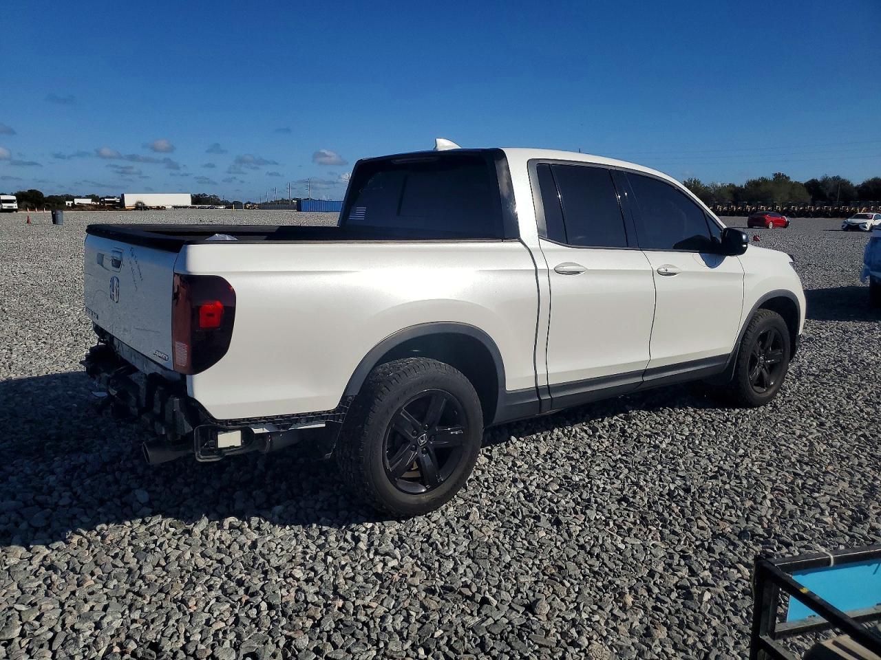 2022 HONDA RIDGELINE BLACK EDITION photo 3