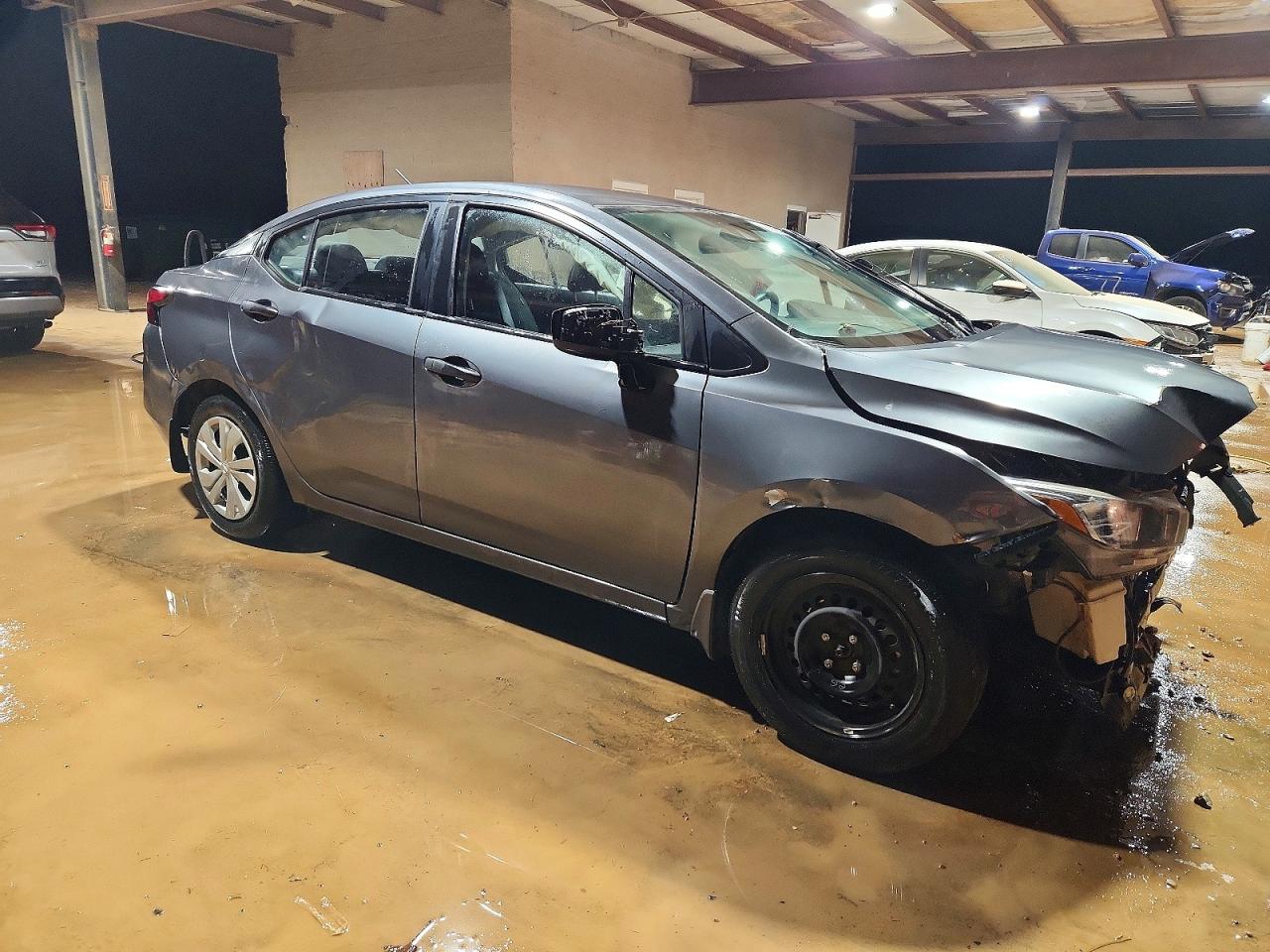 2021 NISSAN VERSA S photo 4