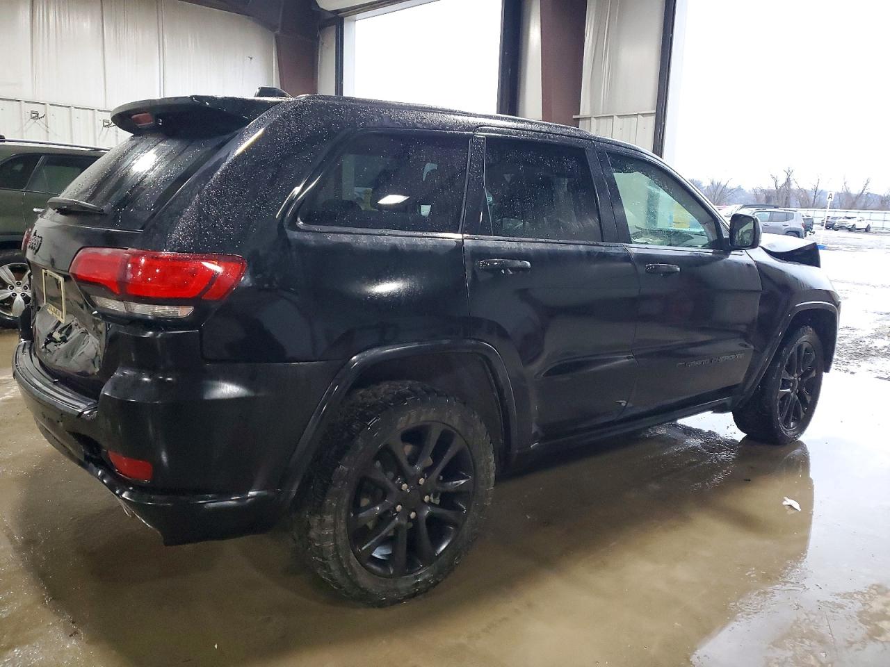2022 JEEP GRAND CHEROKEE LAREDO E photo 3