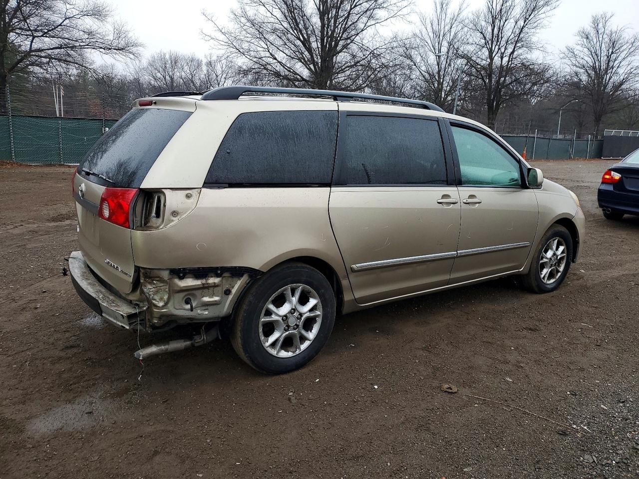 2006 TOYOTA SIENNA XLE photo 3