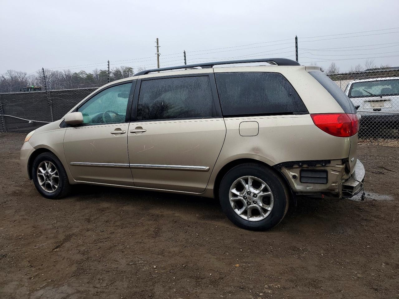 2006 TOYOTA SIENNA XLE photo 2