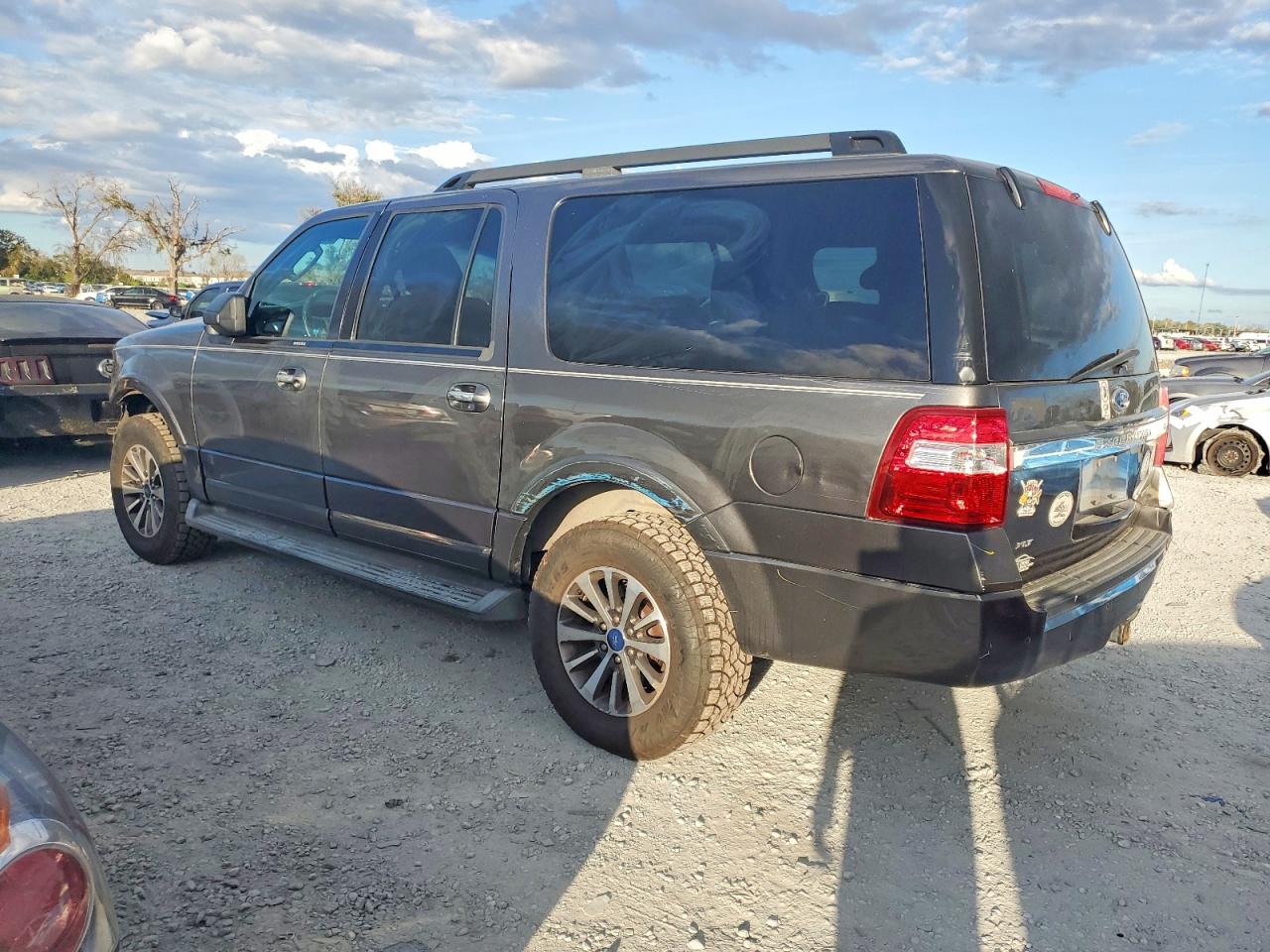2015 FORD EXPEDITION EL XLT photo 2