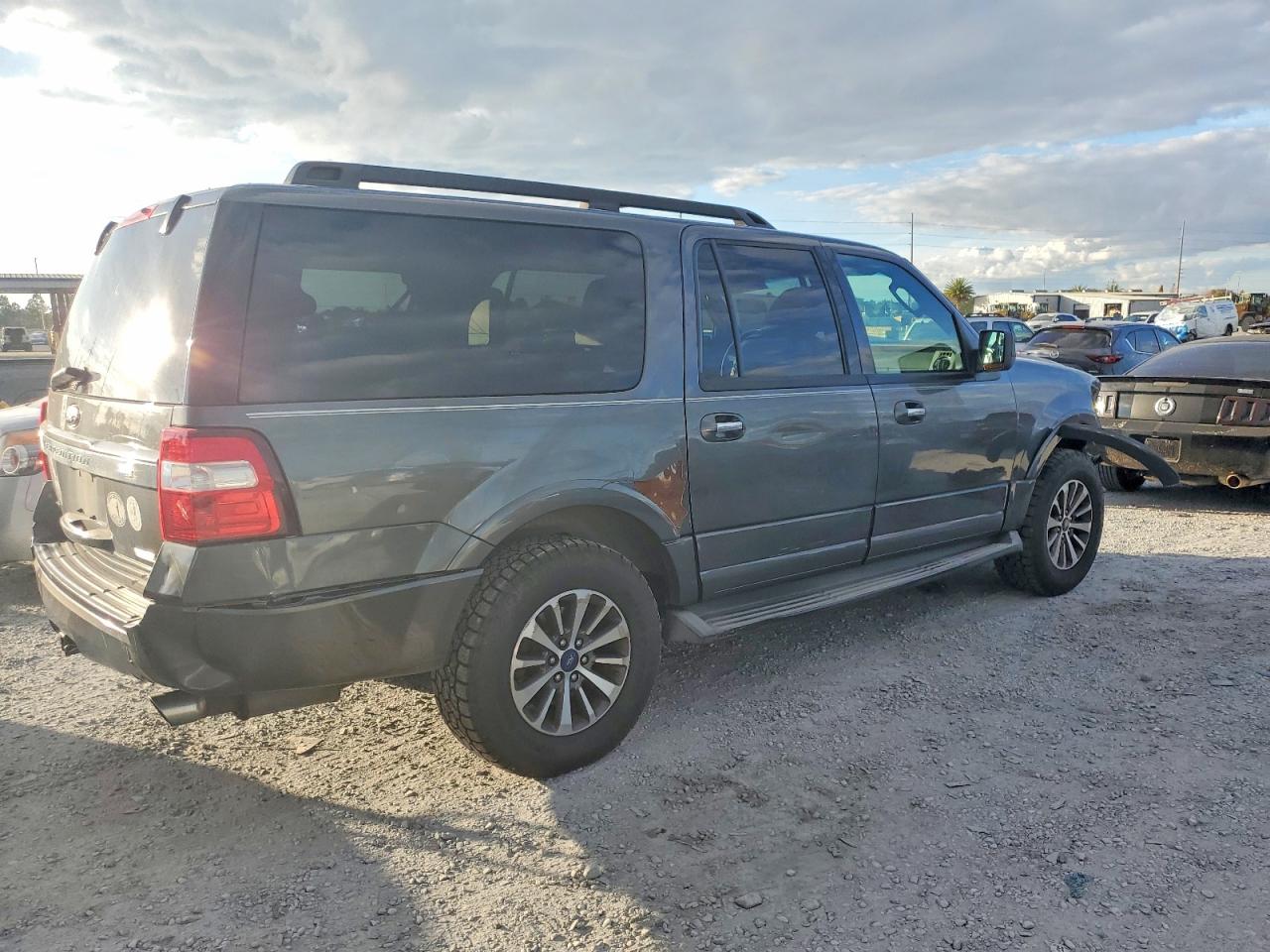 2015 FORD EXPEDITION EL XLT photo 3