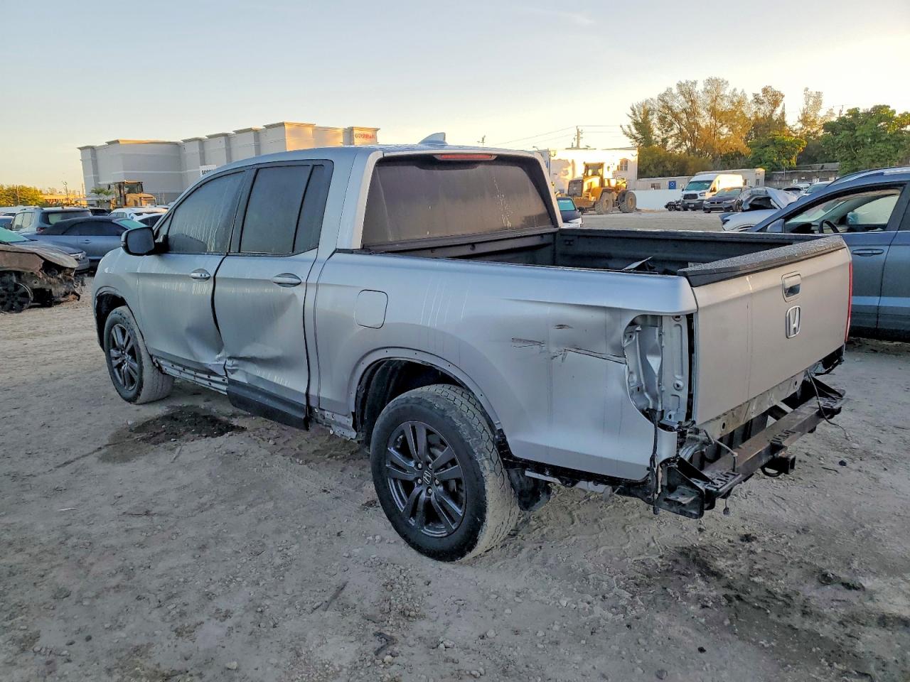 2019 HONDA RIDGELINE SPORT photo 2