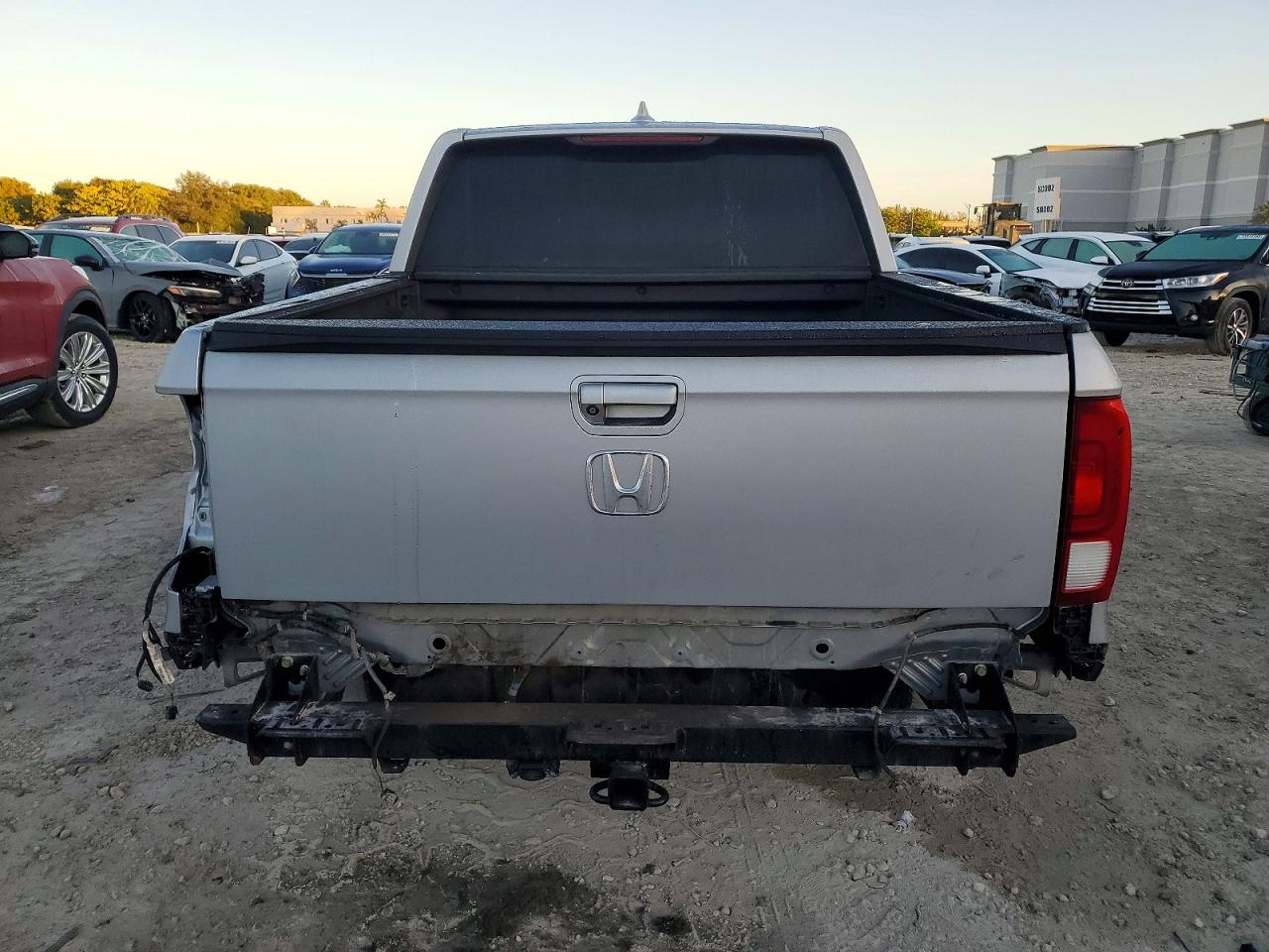2019 HONDA RIDGELINE SPORT photo 6