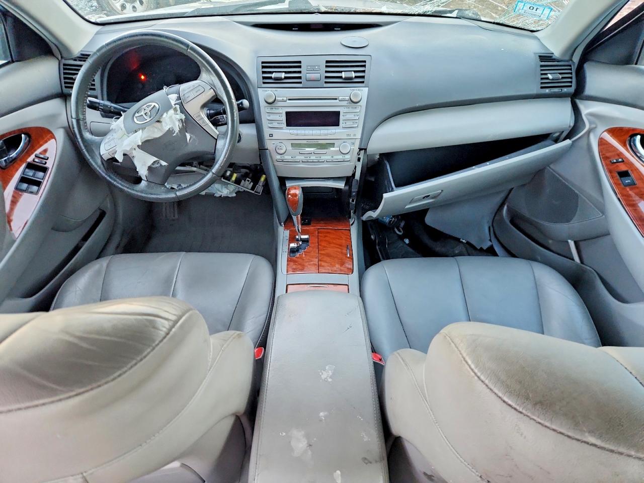 2011 TOYOTA CAMRY SE photo 8