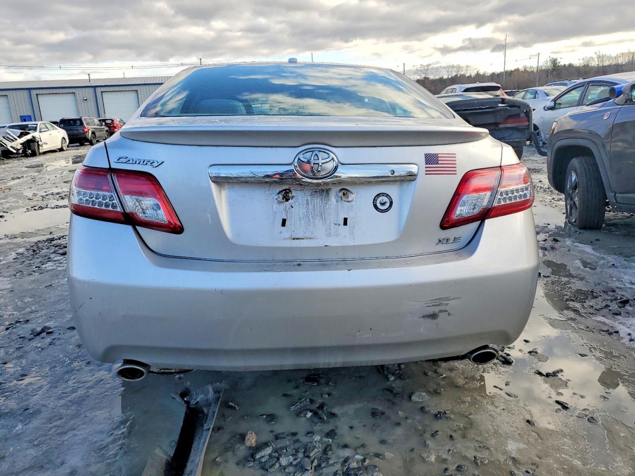 2011 TOYOTA CAMRY SE photo 6