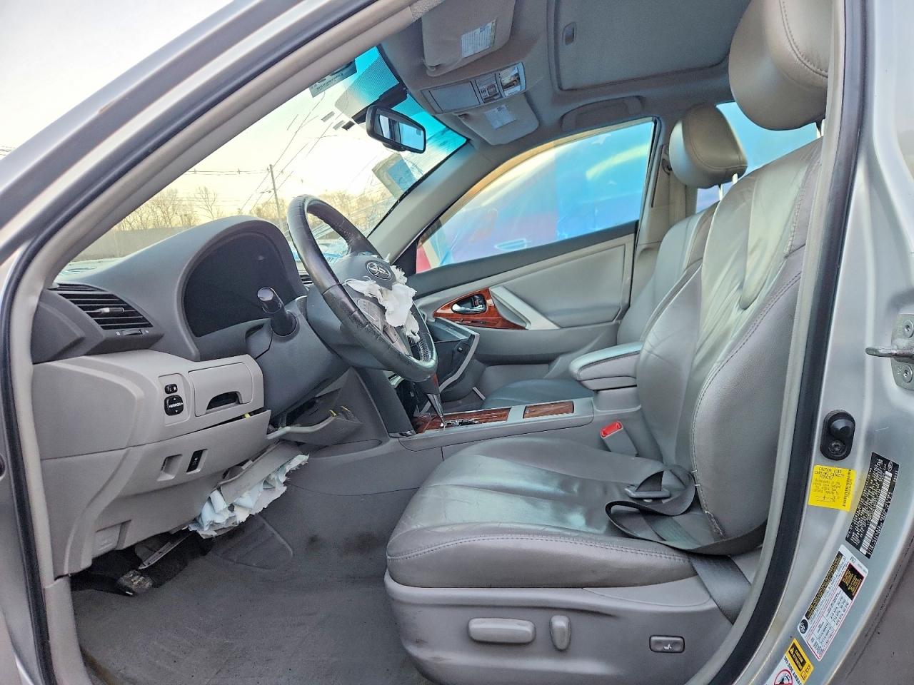 2011 TOYOTA CAMRY SE photo 7
