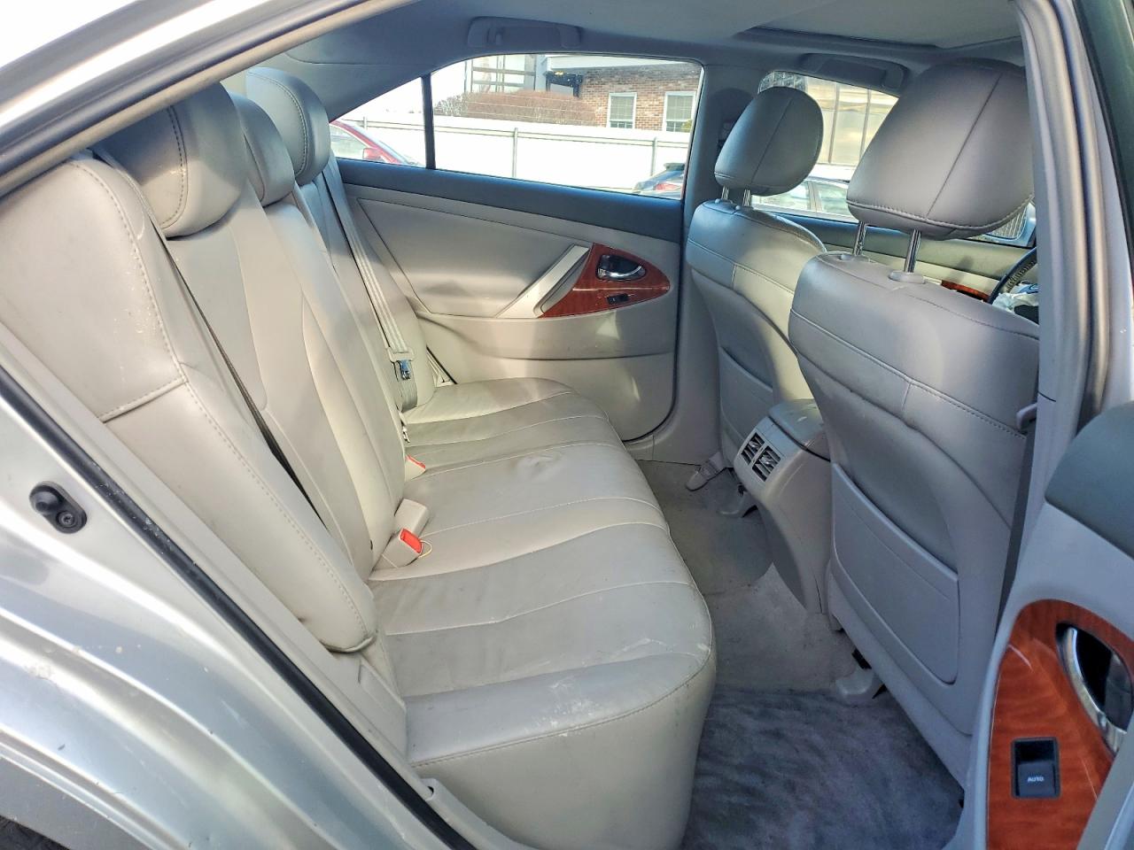 2011 TOYOTA CAMRY SE photo 10