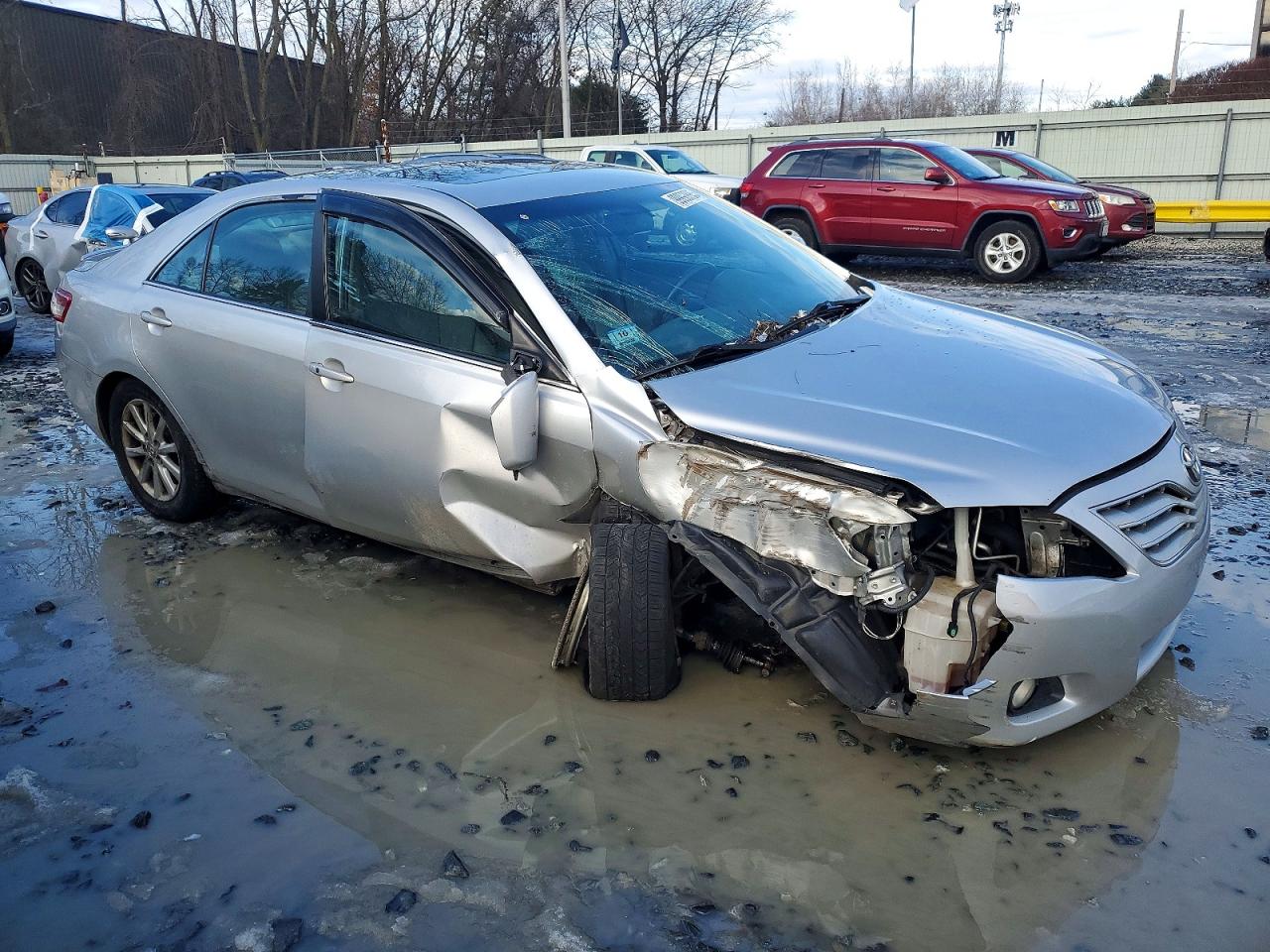 2011 TOYOTA CAMRY SE photo 4