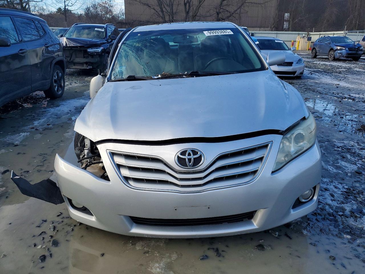 2011 TOYOTA CAMRY SE photo 5