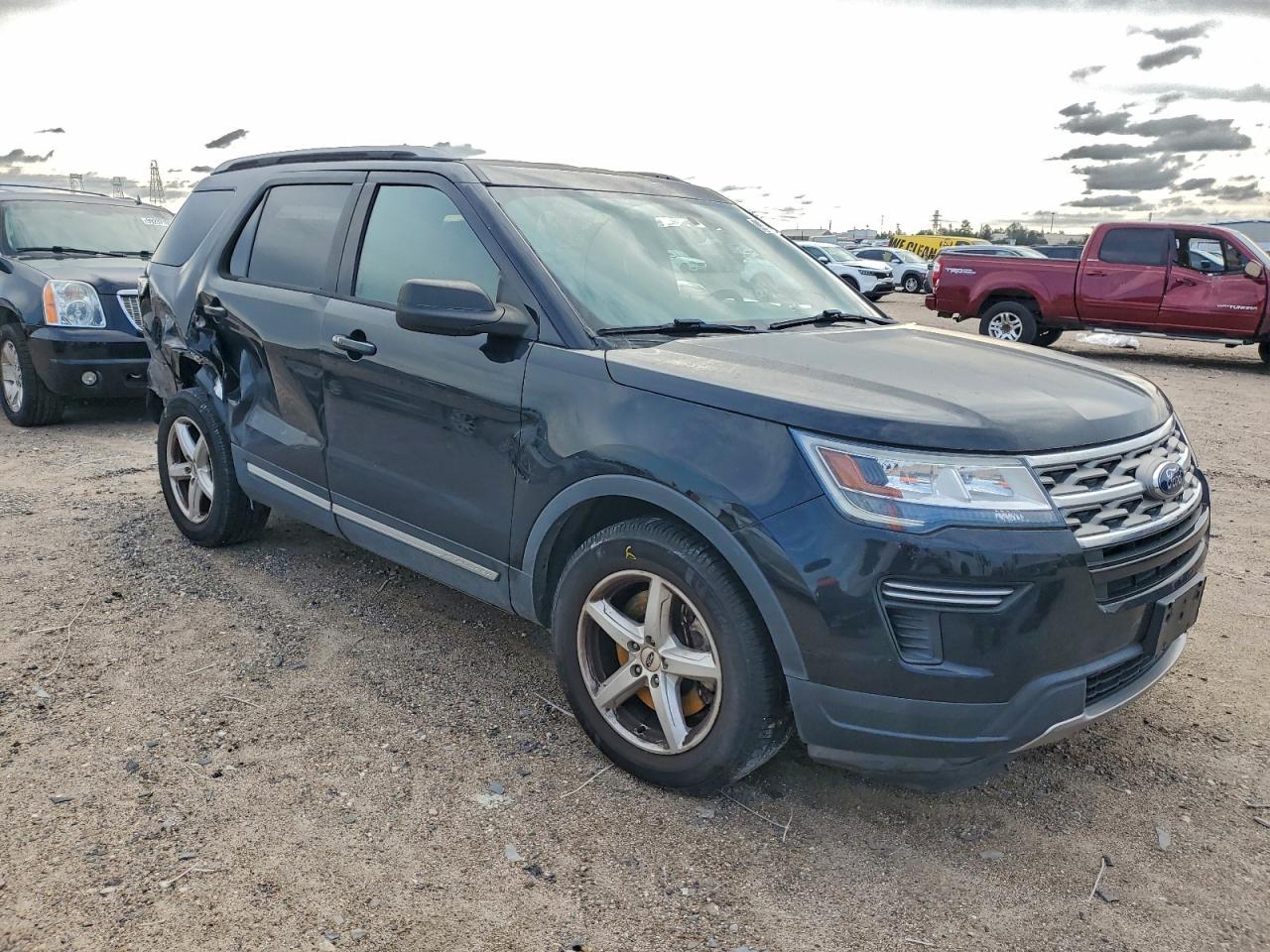 2018 FORD EXPLORER XLT photo 4