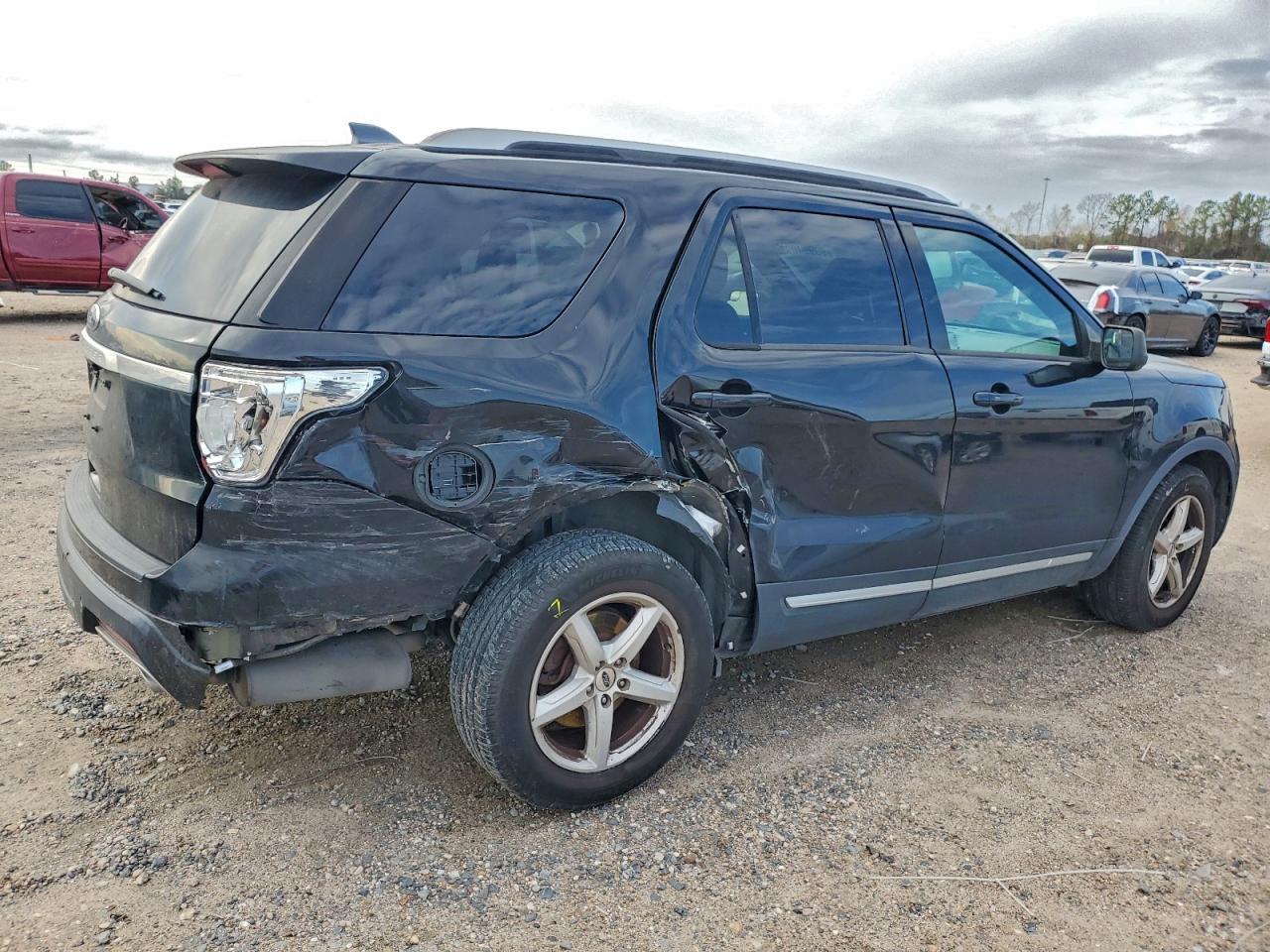 2018 FORD EXPLORER XLT photo 3