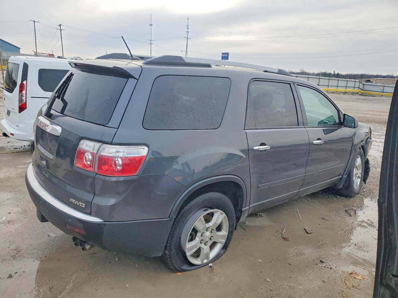 2011 GMC ACADIA SLE photo 3
