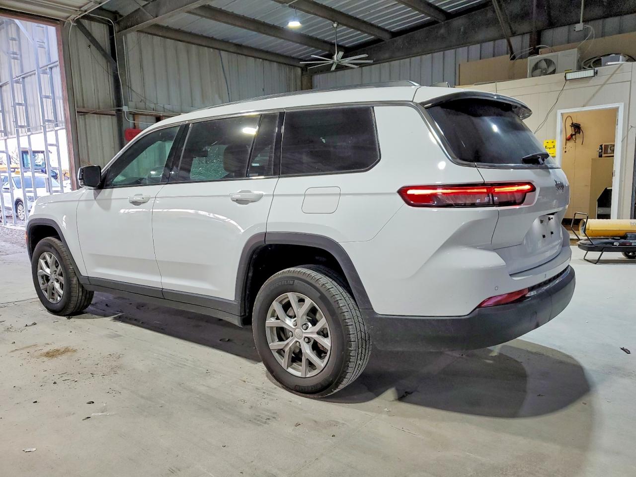 2023 JEEP GRAND CHEROKEE L LIMITED photo 2