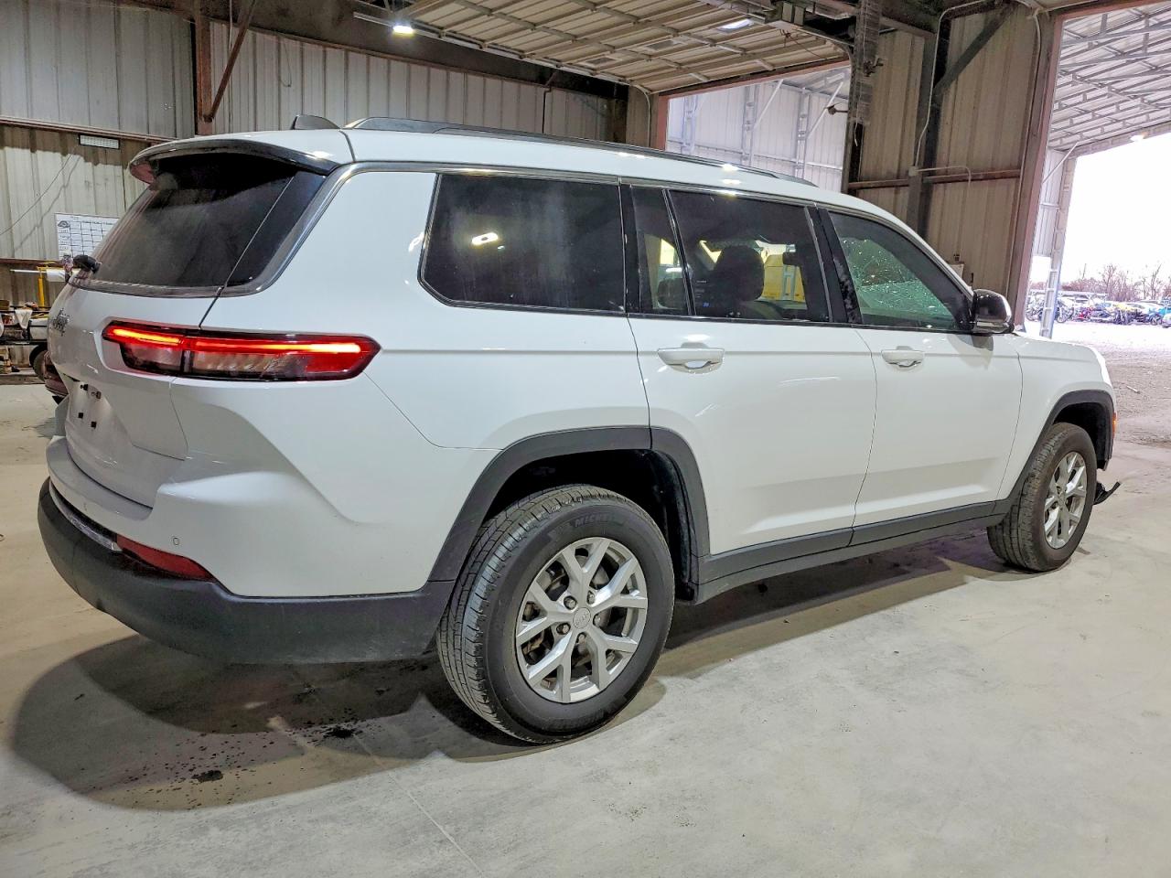 2023 JEEP GRAND CHEROKEE L LIMITED photo 3