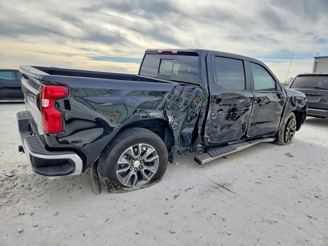 2025 CHEVROLET SILVERADO C1500 LT photo 3