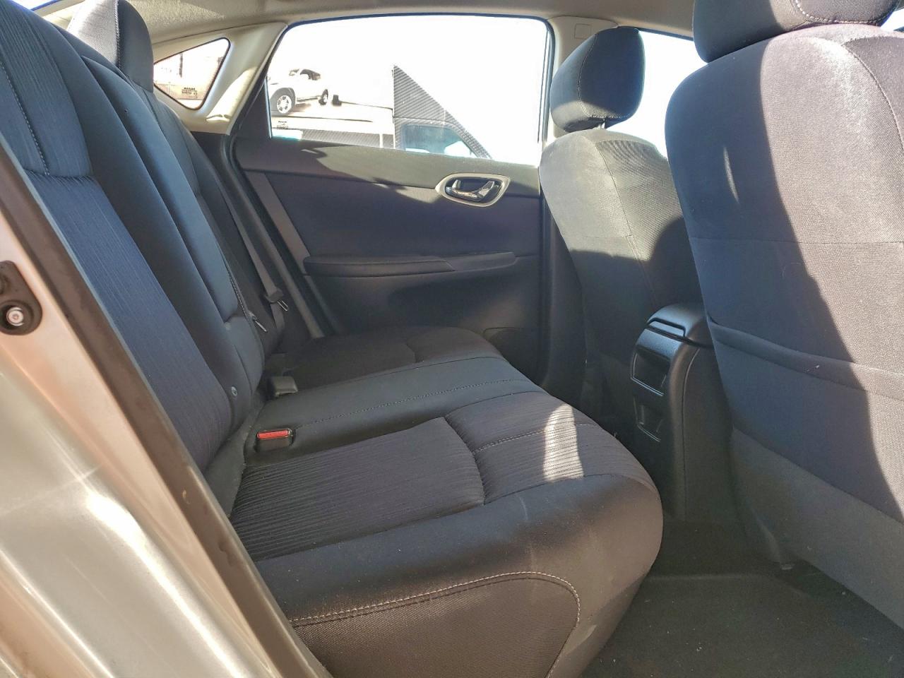 2016 NISSAN SENTRA S photo 10