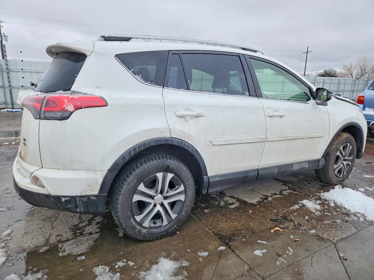 2016 TOYOTA RAV4 LE photo 3