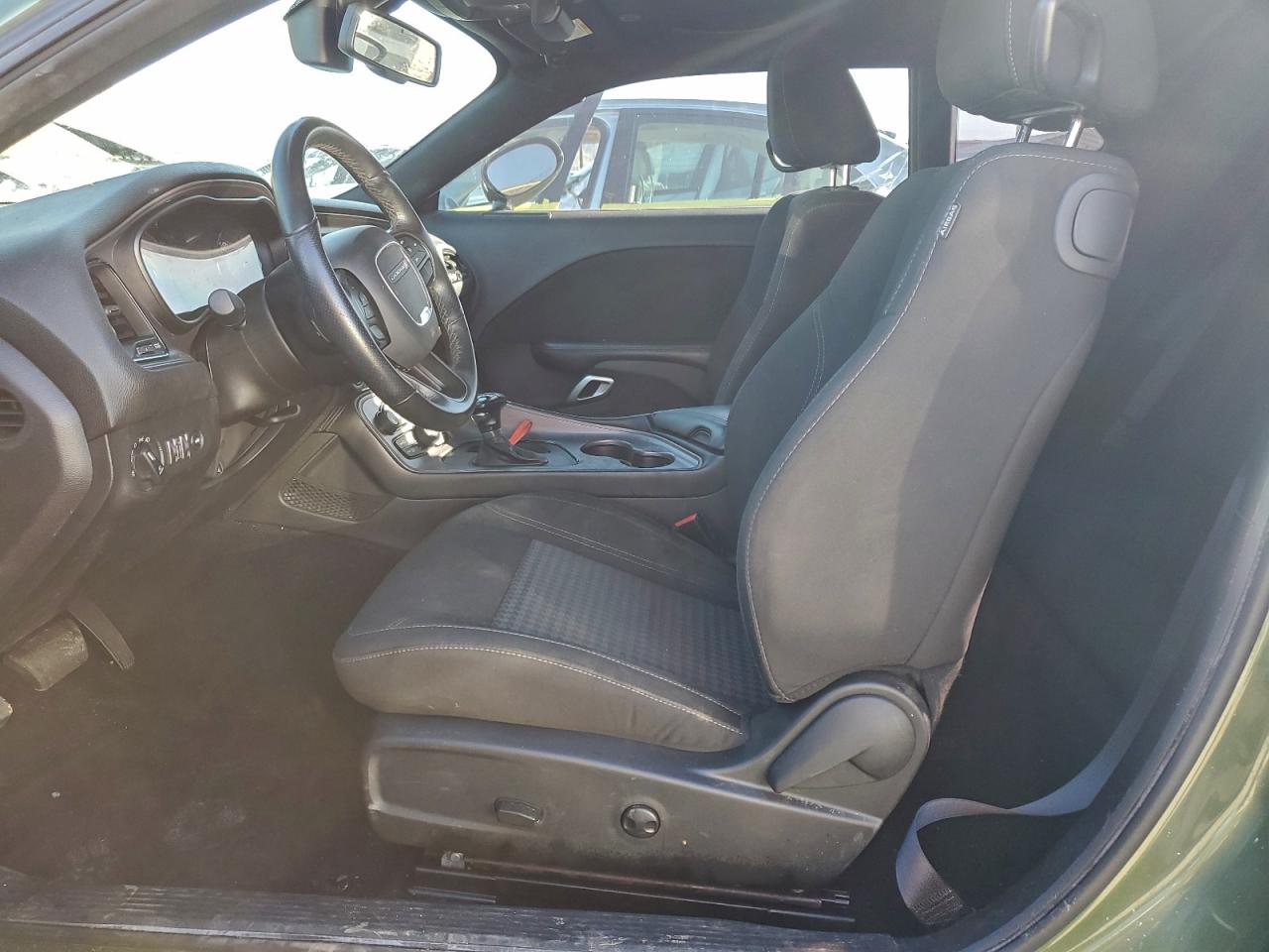 2023 DODGE CHALLENGER SXT photo 7