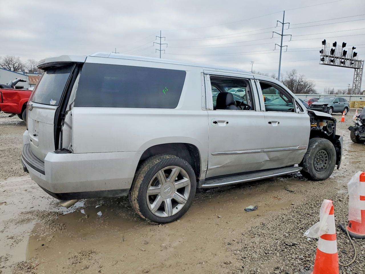 2015 CADILLAC ESCALADE ESV LUXURY photo 3