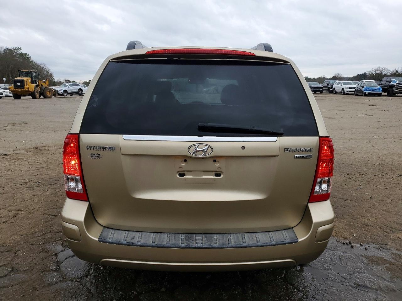2007 HYUNDAI ENTOURAGE GLS photo 6
