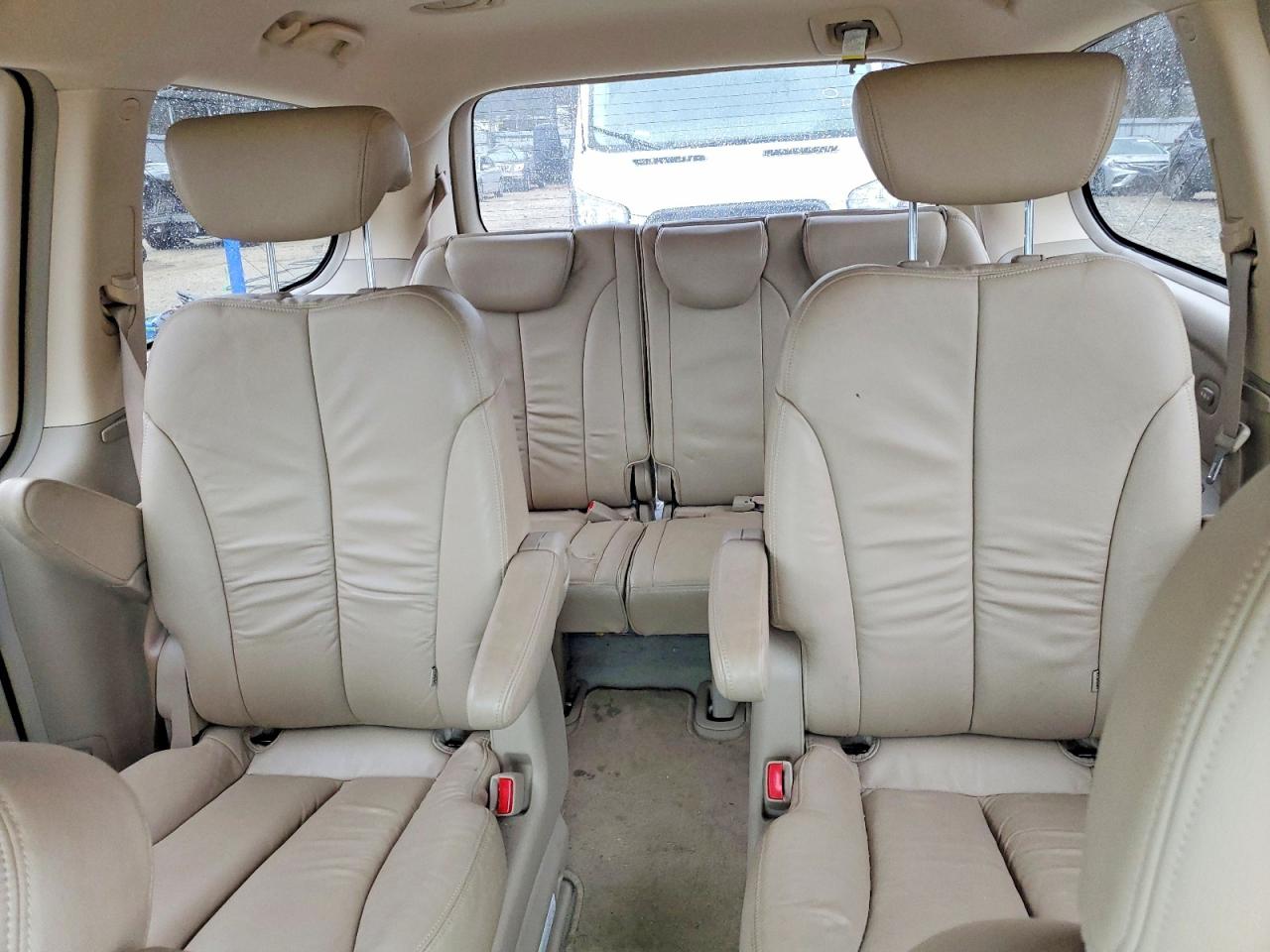 2007 HYUNDAI ENTOURAGE GLS photo 10