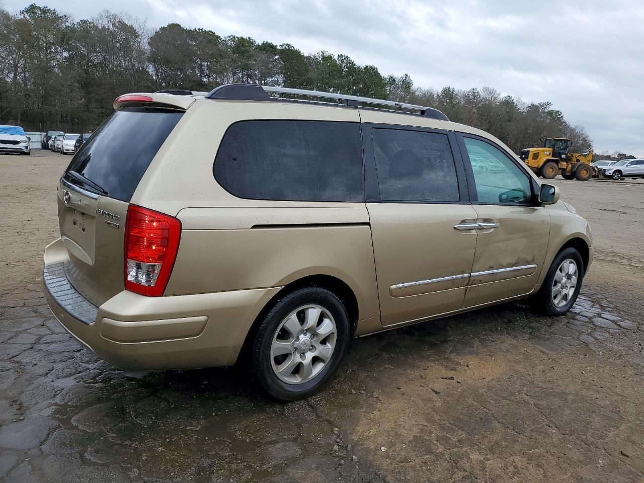 2007 HYUNDAI ENTOURAGE GLS photo 3