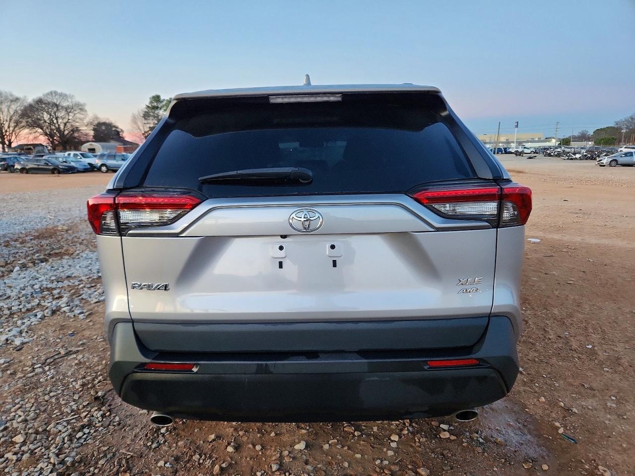 2022 TOYOTA RAV4 XLE PREMIUM photo 6