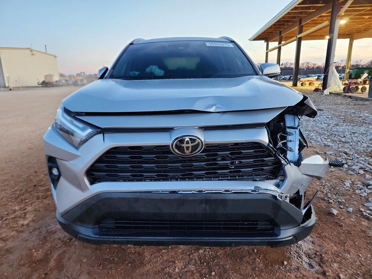 2022 TOYOTA RAV4 XLE PREMIUM photo 5