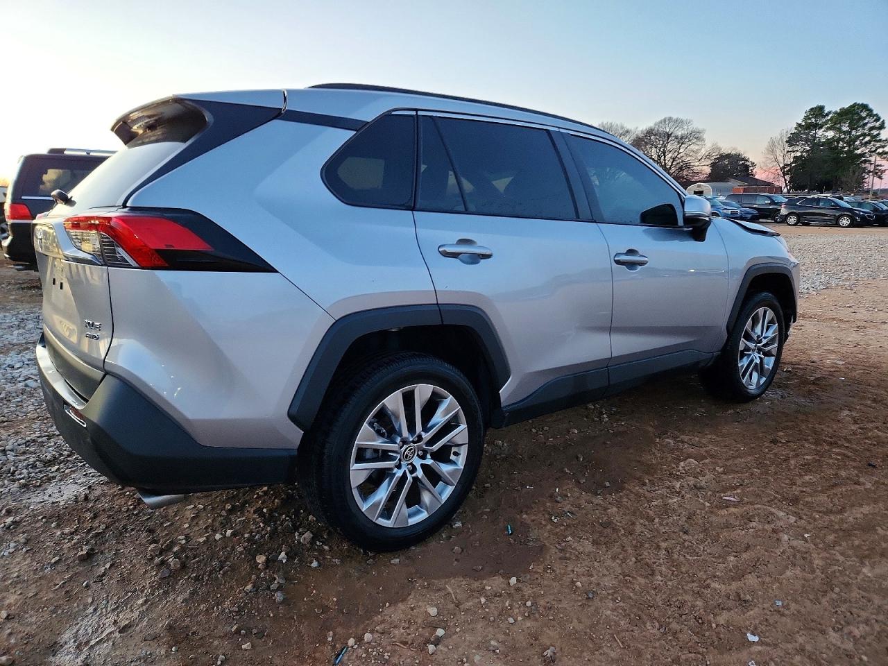 2022 TOYOTA RAV4 XLE PREMIUM photo 3