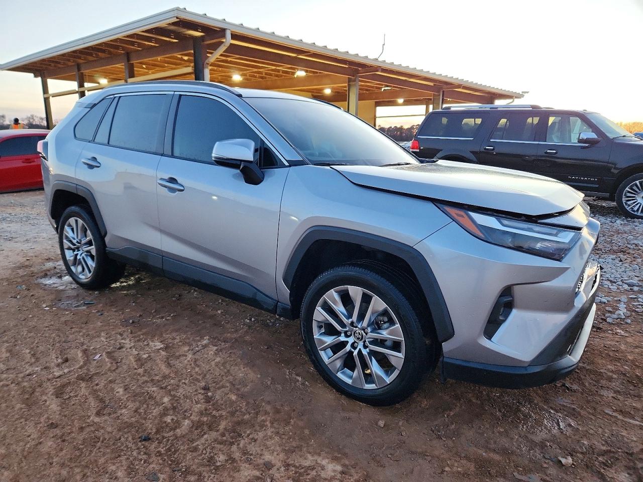 2022 TOYOTA RAV4 XLE PREMIUM photo 4