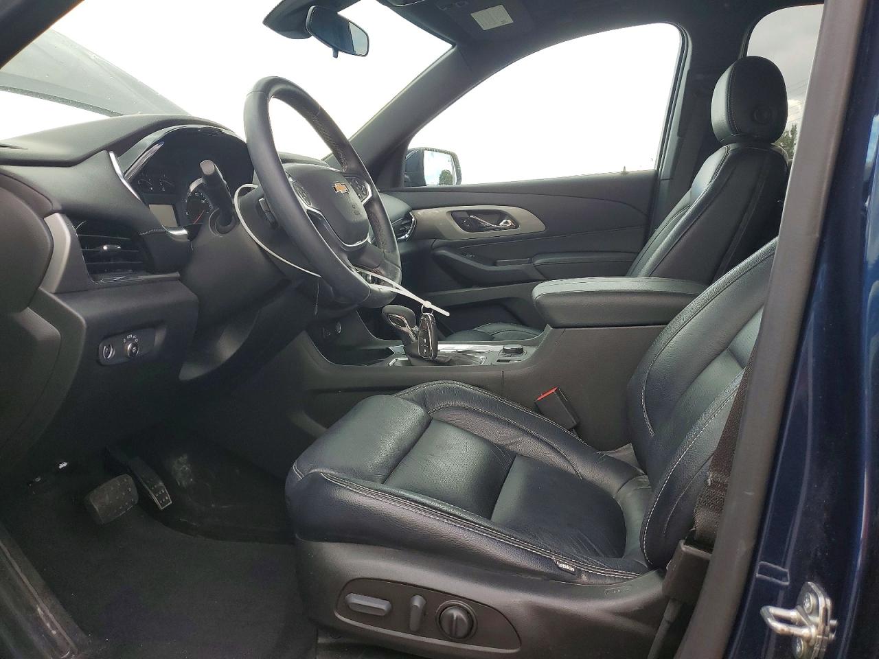 2023 CHEVROLET TRAVERSE LT photo 7