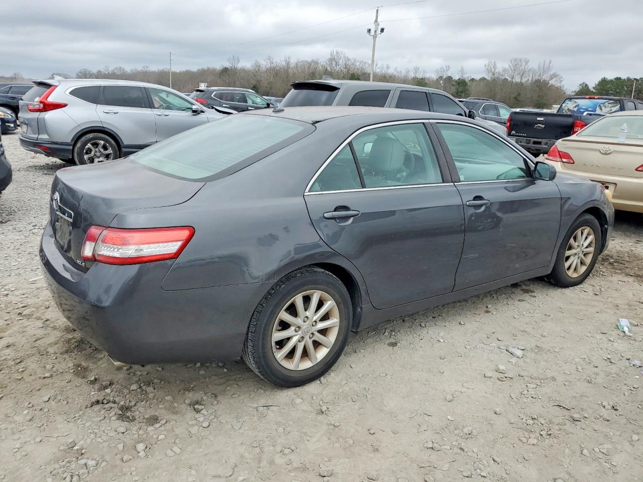 2011 TOYOTA CAMRY BASE photo 3