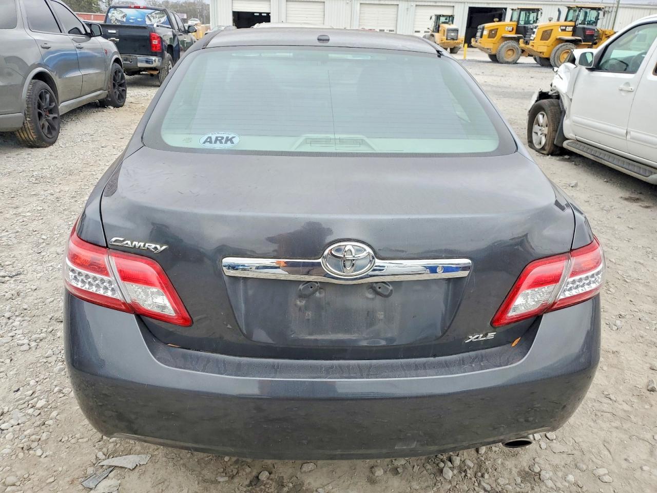 2011 TOYOTA CAMRY BASE photo 6