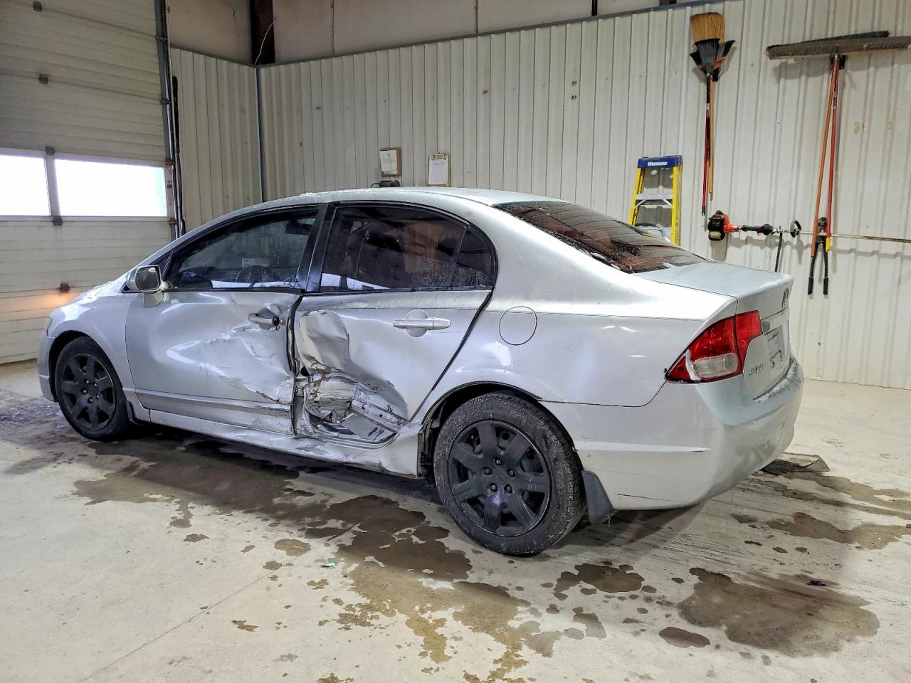 2011 HONDA CIVIC LX photo 2