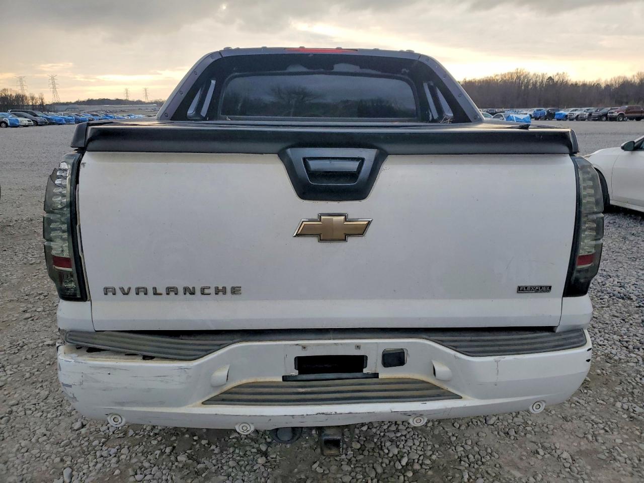 2010 CHEVROLET AVALANCHE LT photo 6