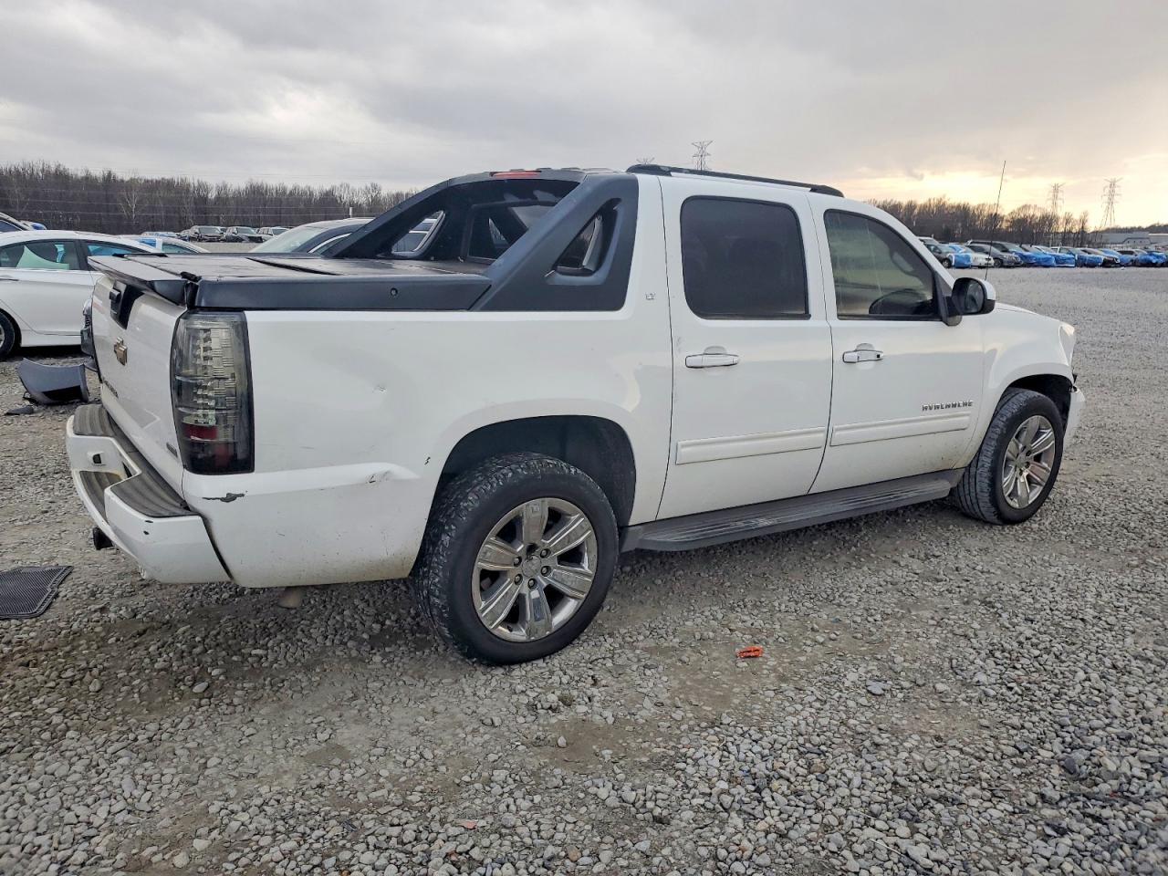 2010 CHEVROLET AVALANCHE LT photo 3