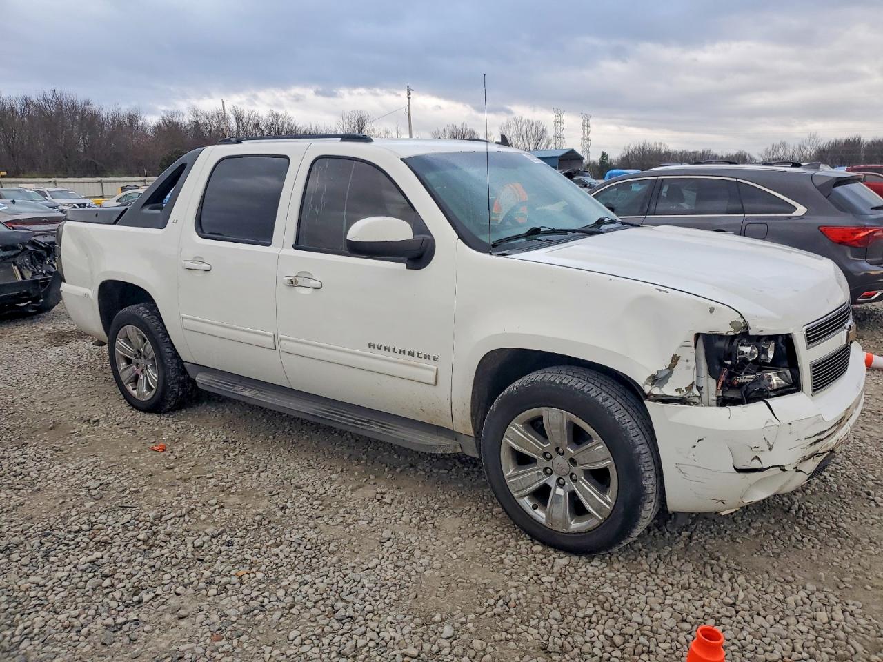 2010 CHEVROLET AVALANCHE LT photo 4